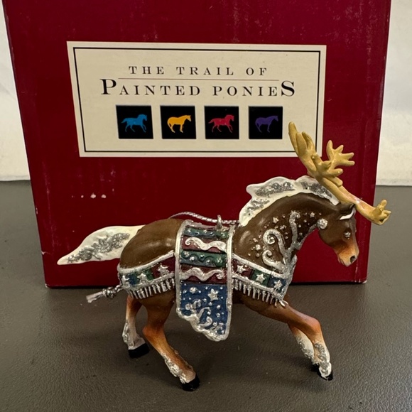 2005 The Trail of Painted Ponies Ornament "Reindeer Roundup" - Picture 2 of 10